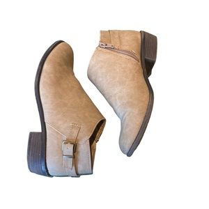 White Mountain ankle boots Sz.7